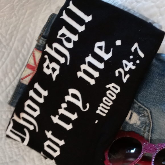 Black Graphic Tee Super Soft M/L - Picture 3 of 3